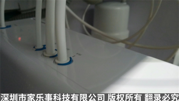鎖緊凈水器的卡銷