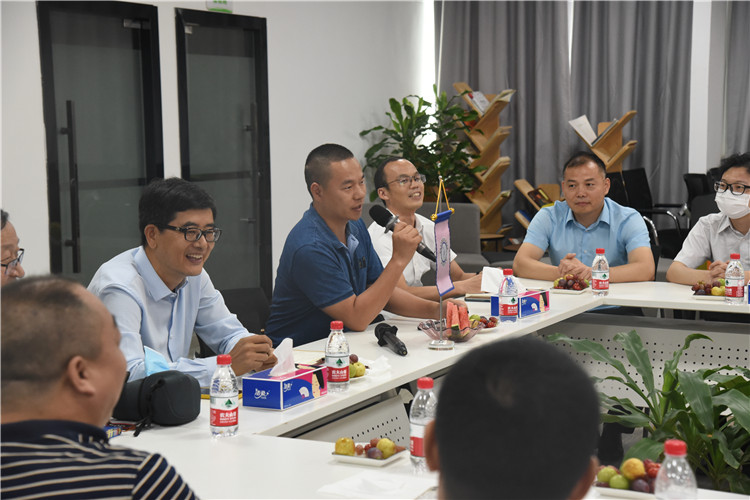 全國衛(wèi)生產(chǎn)業(yè)企業(yè)管理協(xié)會凈水產(chǎn)業(yè)分會唐會長一行蒞臨家樂士參觀考察